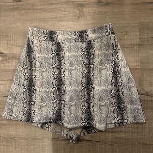ENTRO snake patterned suede skort